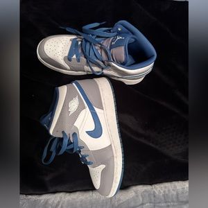 jordan 1’s mid- grey and blue (5.5y)